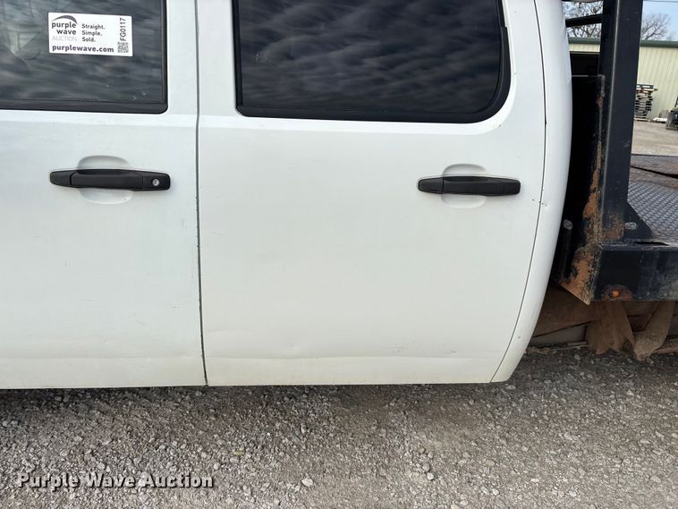 image for item FG0117 2010 Chevrolet Silverado 2500HD Crew Cab bale bed pickup truck