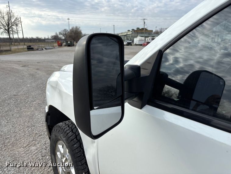 image for item FG0117 2010 Chevrolet Silverado 2500HD Crew Cab bale bed pickup truck