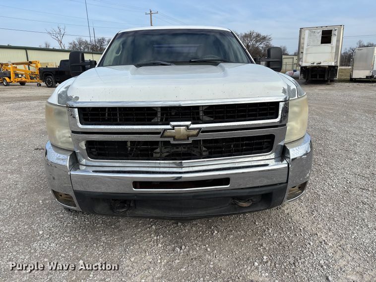 image for item FG0117 2010 Chevrolet Silverado 2500HD Crew Cab bale bed pickup truck