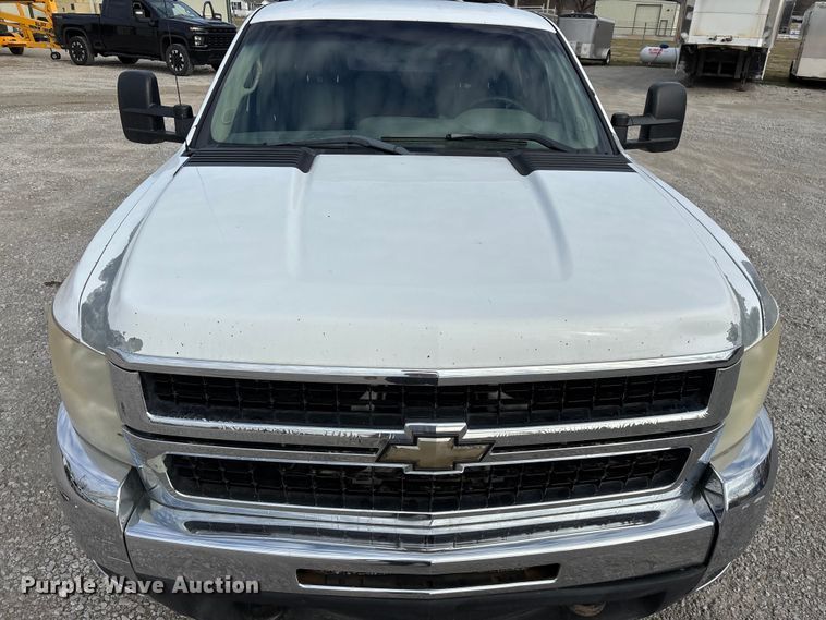 image for item FG0117 2010 Chevrolet Silverado 2500HD Crew Cab bale bed pickup truck