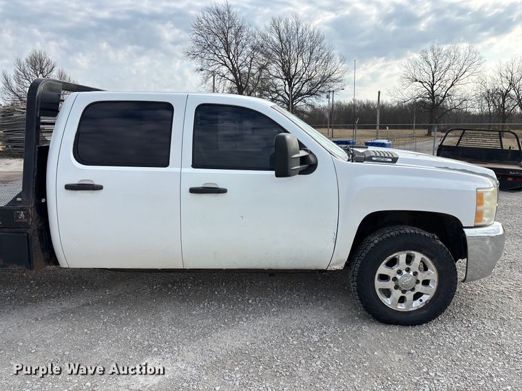 image for item FG0117 2010 Chevrolet Silverado 2500HD Crew Cab bale bed pickup truck