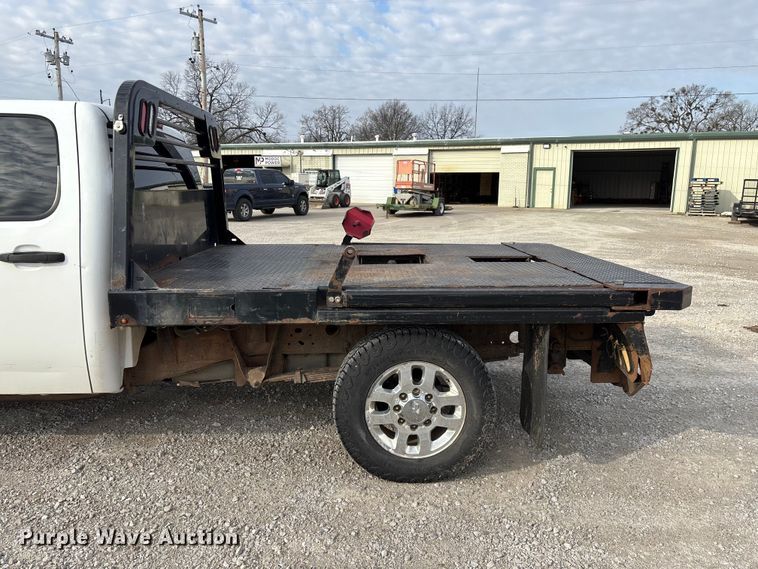 image for item FG0117 2010 Chevrolet Silverado 2500HD Crew Cab bale bed pickup truck