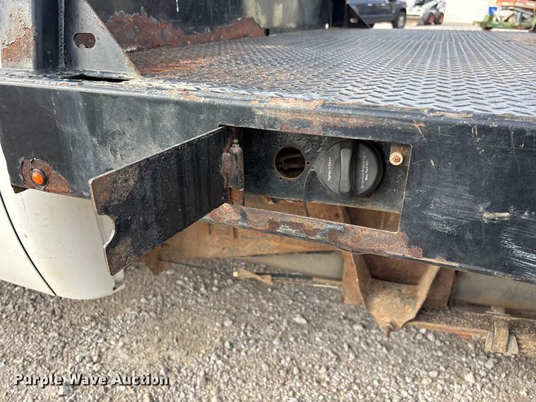 image for item FG0117 2010 Chevrolet Silverado 2500HD Crew Cab bale bed pickup truck