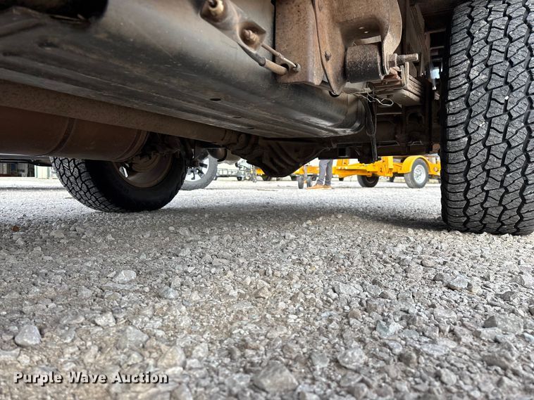 image for item FG0117 2010 Chevrolet Silverado 2500HD Crew Cab bale bed pickup truck