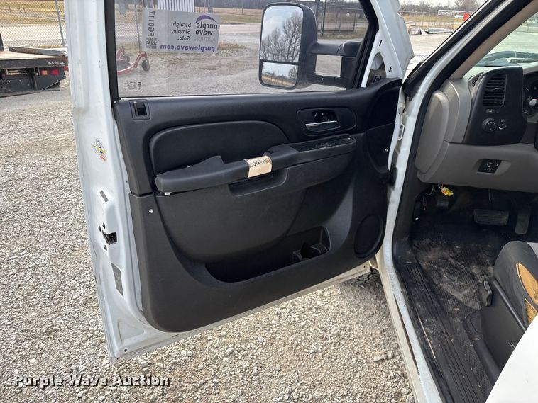 image for item FG0117 2010 Chevrolet Silverado 2500HD Crew Cab bale bed pickup truck