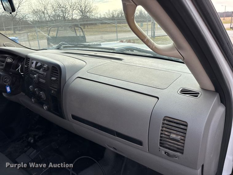 image for item FG0117 2010 Chevrolet Silverado 2500HD Crew Cab bale bed pickup truck