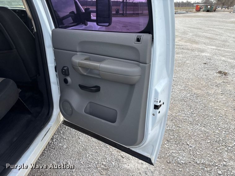 image for item FG0117 2010 Chevrolet Silverado 2500HD Crew Cab bale bed pickup truck