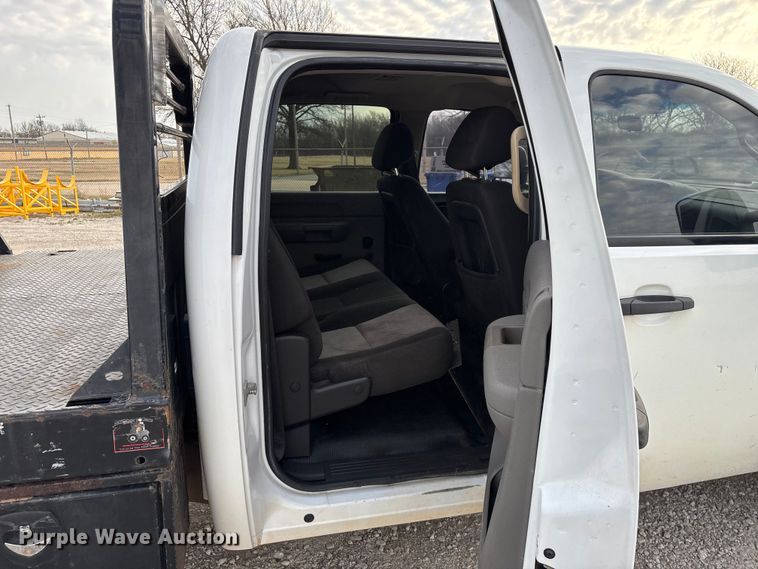 image for item FG0117 2010 Chevrolet Silverado 2500HD Crew Cab bale bed pickup truck