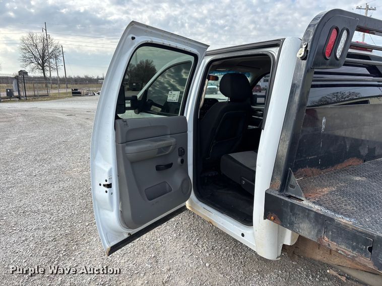 image for item FG0117 2010 Chevrolet Silverado 2500HD Crew Cab bale bed pickup truck