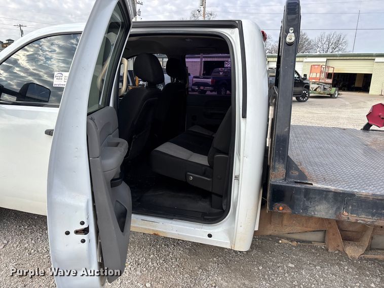 image for item FG0117 2010 Chevrolet Silverado 2500HD Crew Cab bale bed pickup truck