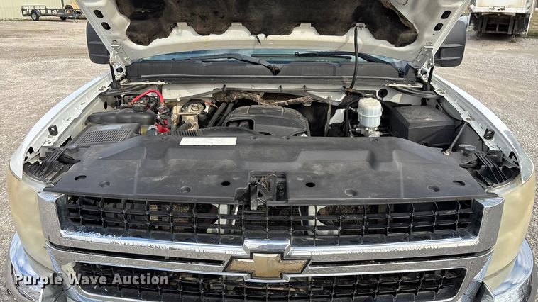 image for item FG0117 2010 Chevrolet Silverado 2500HD Crew Cab bale bed pickup truck