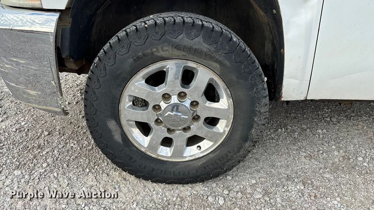 image for item FG0117 2010 Chevrolet Silverado 2500HD Crew Cab bale bed pickup truck