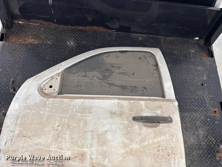 image for item FG0117 2010 Chevrolet Silverado 2500HD Crew Cab bale bed pickup truck