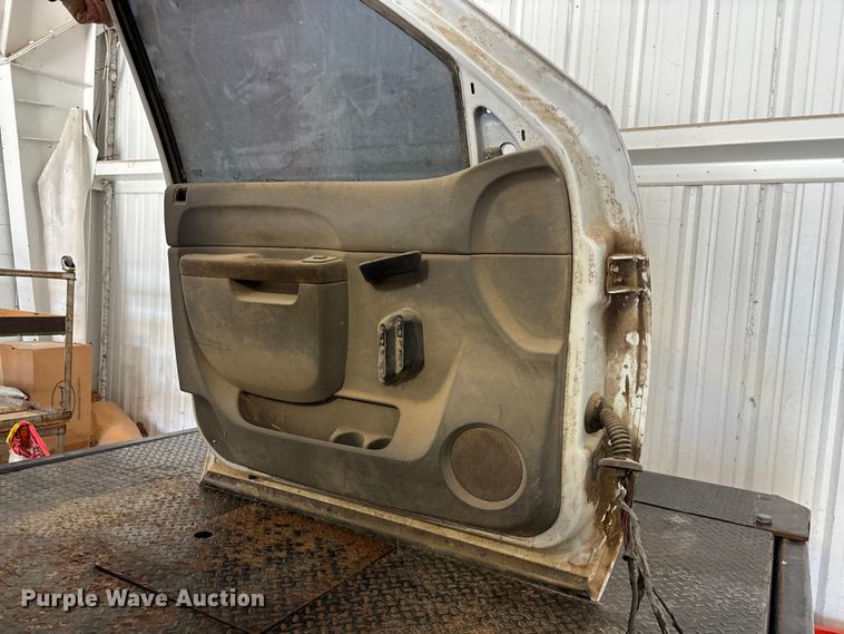 image for item FG0117 2010 Chevrolet Silverado 2500HD Crew Cab bale bed pickup truck