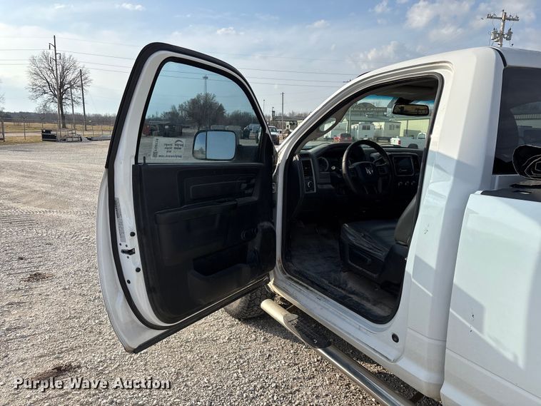 image for item FG0118 2015 RAM 2500 pickup truck