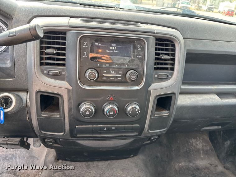 image for item FG0118 2015 RAM 2500 pickup truck