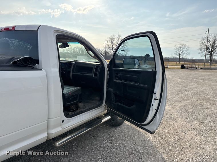 image for item FG0118 2015 RAM 2500 pickup truck