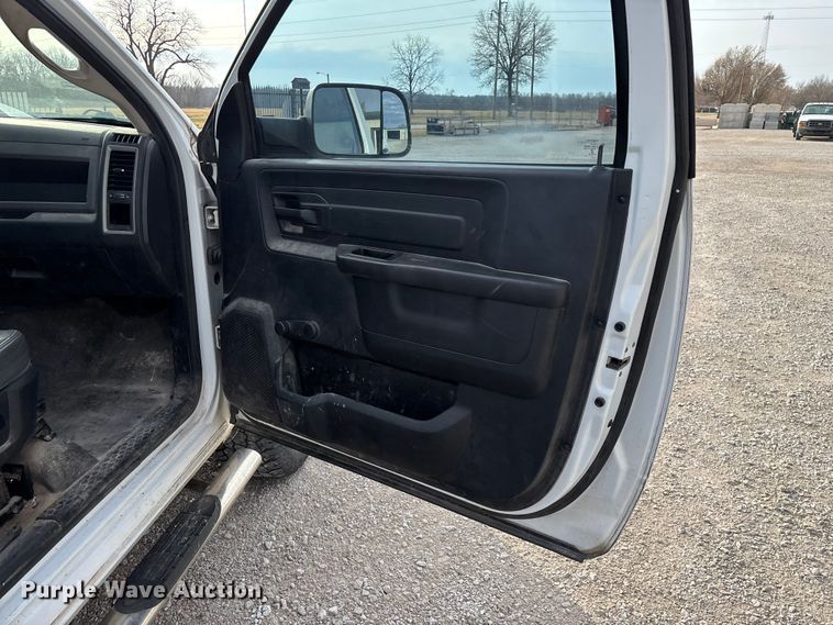 image for item FG0118 2015 RAM 2500 pickup truck