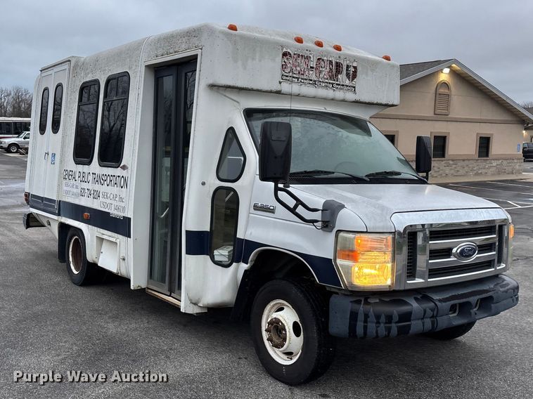 image for item FG0148 2009 Ford E350 Super Duty shuttle bus