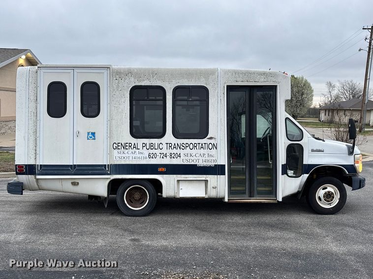 image for item FG0148 2009 Ford E350 Super Duty shuttle bus