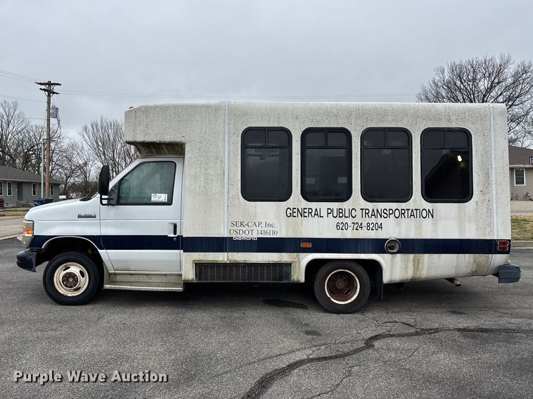 image for item FG0148 2009 Ford E350 Super Duty shuttle bus