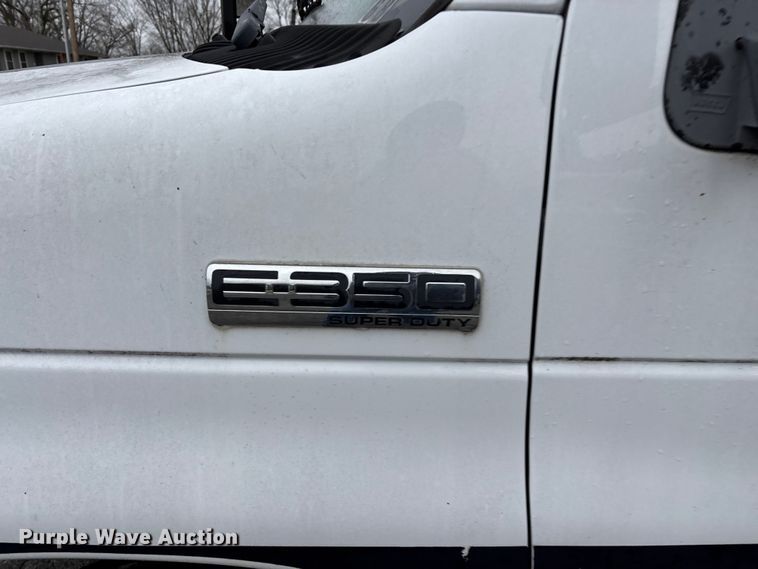 image for item FG0148 2009 Ford E350 Super Duty shuttle bus