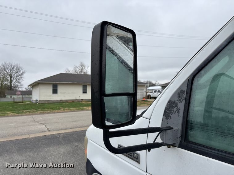 image for item FG0148 2009 Ford E350 Super Duty shuttle bus