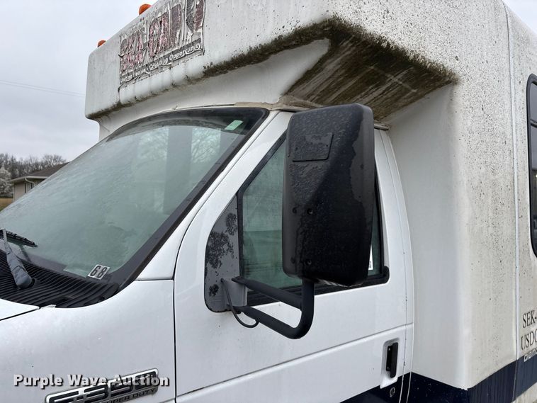 image for item FG0148 2009 Ford E350 Super Duty shuttle bus