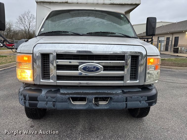 image for item FG0148 2009 Ford E350 Super Duty shuttle bus