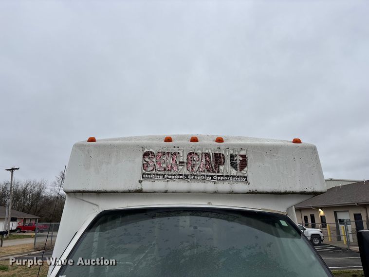 image for item FG0148 2009 Ford E350 Super Duty shuttle bus