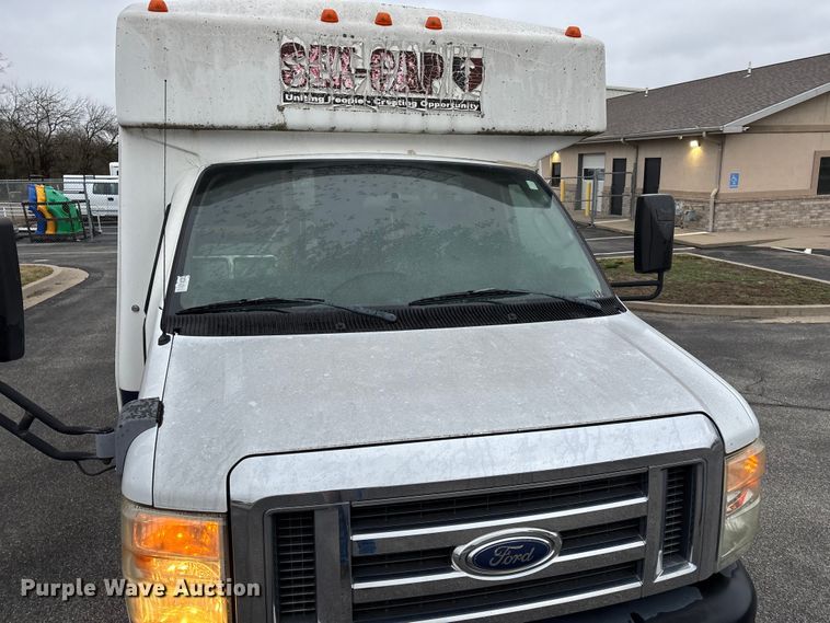 image for item FG0148 2009 Ford E350 Super Duty shuttle bus