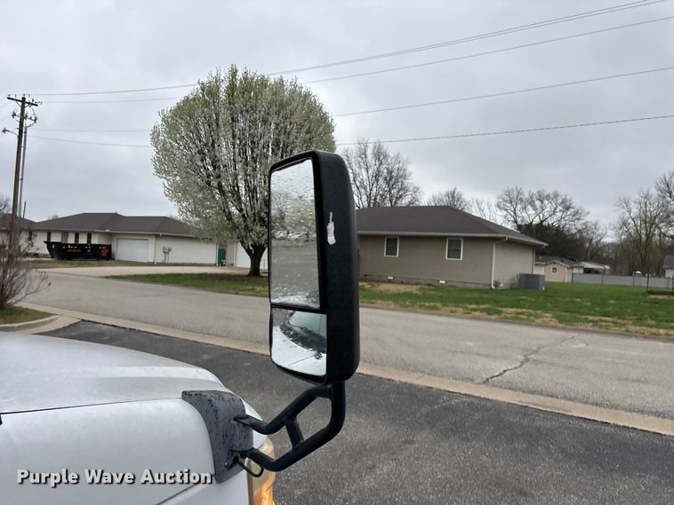 image for item FG0148 2009 Ford E350 Super Duty shuttle bus