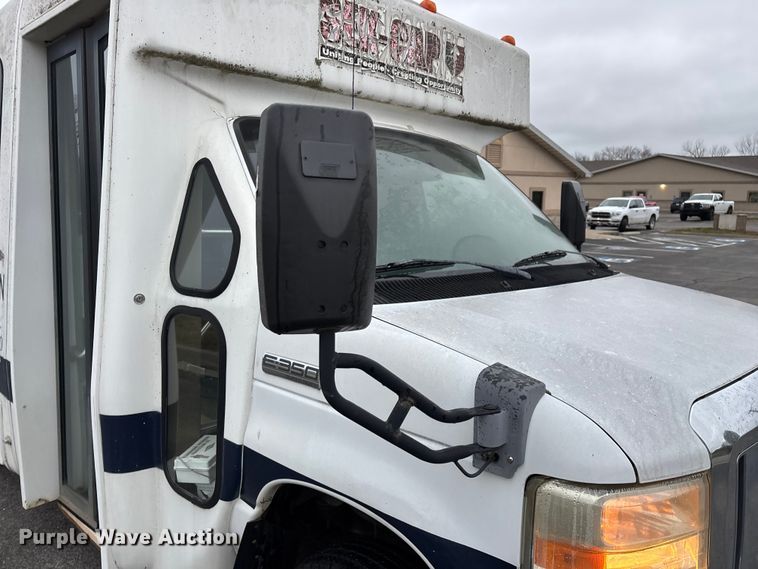 image for item FG0148 2009 Ford E350 Super Duty shuttle bus