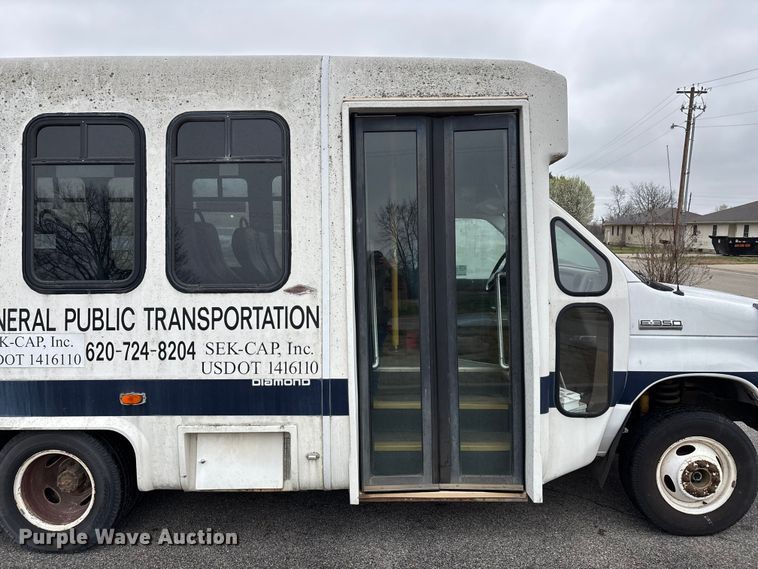 image for item FG0148 2009 Ford E350 Super Duty shuttle bus