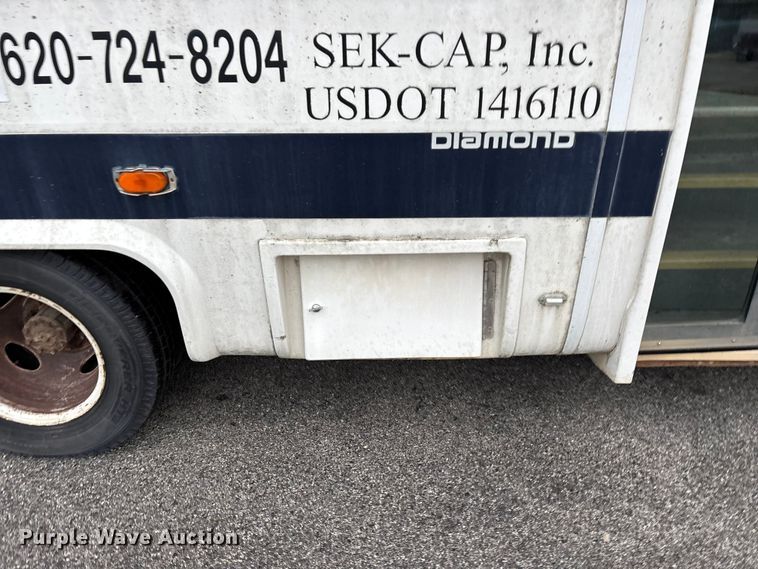 image for item FG0148 2009 Ford E350 Super Duty shuttle bus