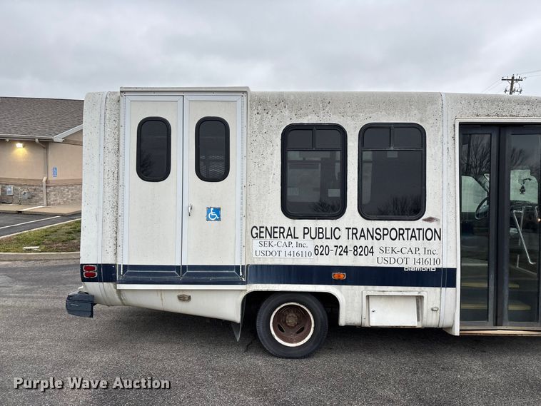 image for item FG0148 2009 Ford E350 Super Duty shuttle bus