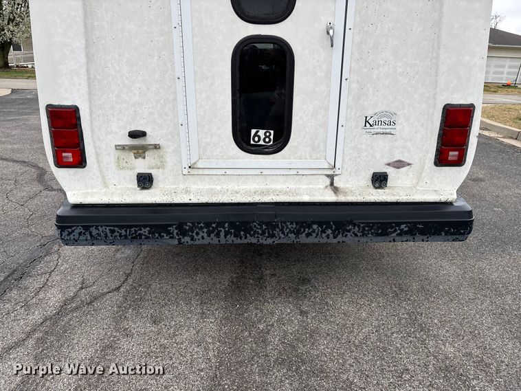 image for item FG0148 2009 Ford E350 Super Duty shuttle bus