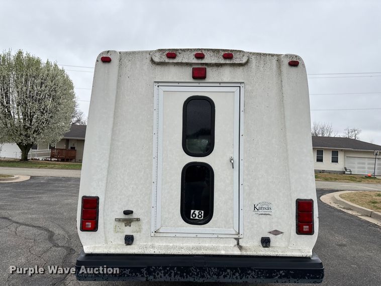 image for item FG0148 2009 Ford E350 Super Duty shuttle bus