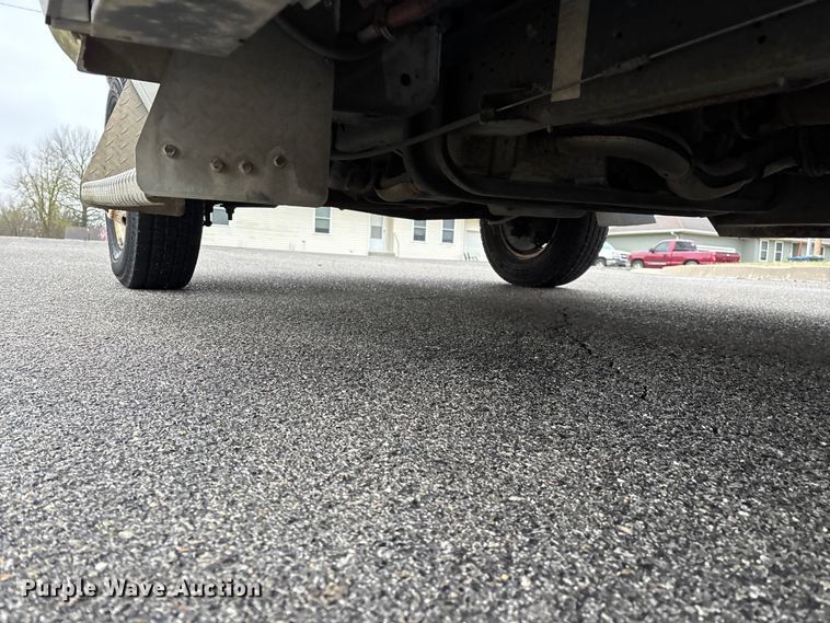 image for item FG0148 2009 Ford E350 Super Duty shuttle bus