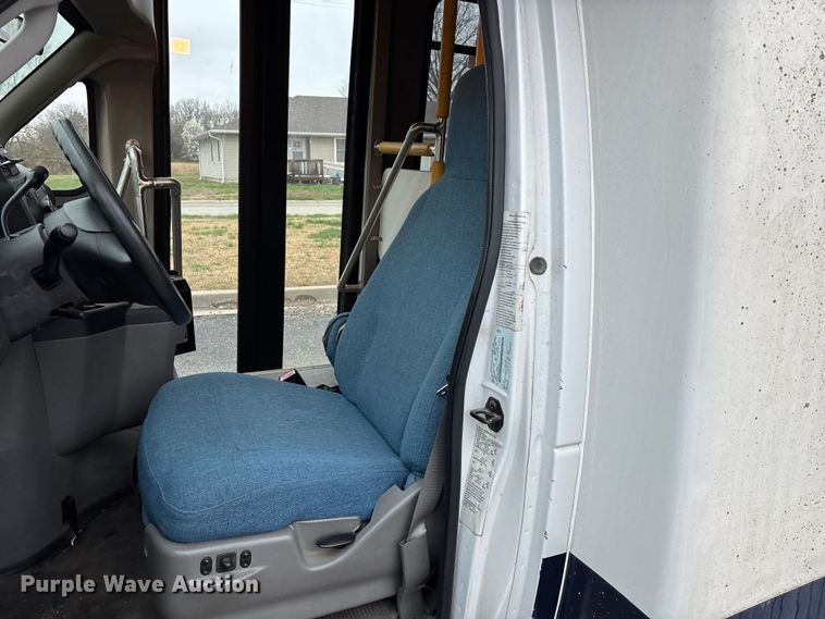 image for item FG0148 2009 Ford E350 Super Duty shuttle bus