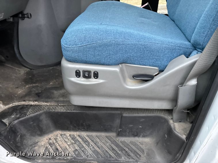 image for item FG0148 2009 Ford E350 Super Duty shuttle bus