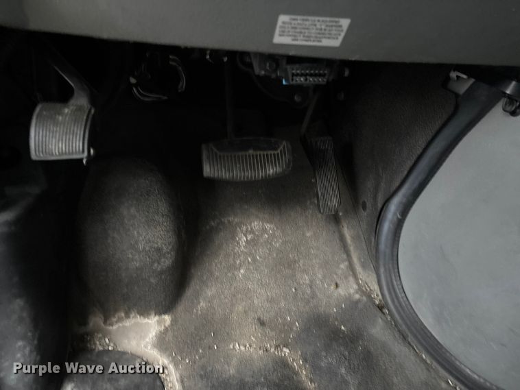 image for item FG0148 2009 Ford E350 Super Duty shuttle bus