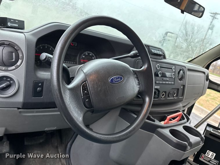 image for item FG0148 2009 Ford E350 Super Duty shuttle bus