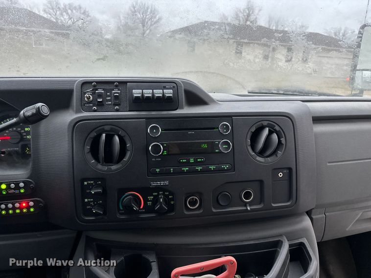 image for item FG0148 2009 Ford E350 Super Duty shuttle bus