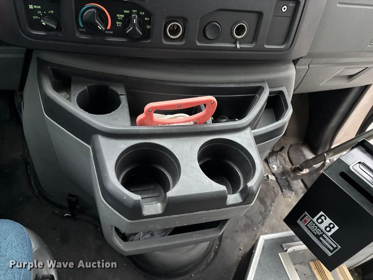 image for item FG0148 2009 Ford E350 Super Duty shuttle bus