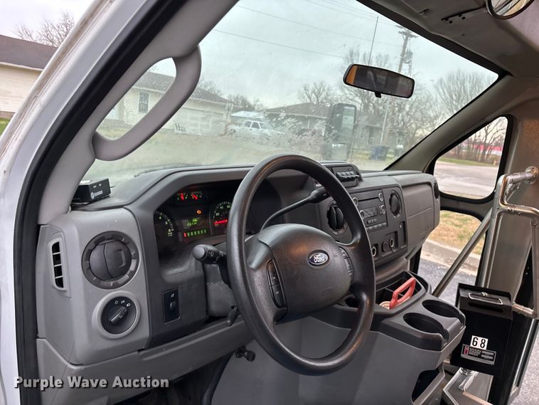 image for item FG0148 2009 Ford E350 Super Duty shuttle bus