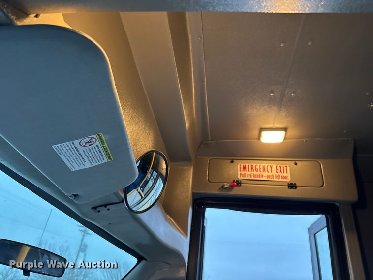 image for item FG0148 2009 Ford E350 Super Duty shuttle bus