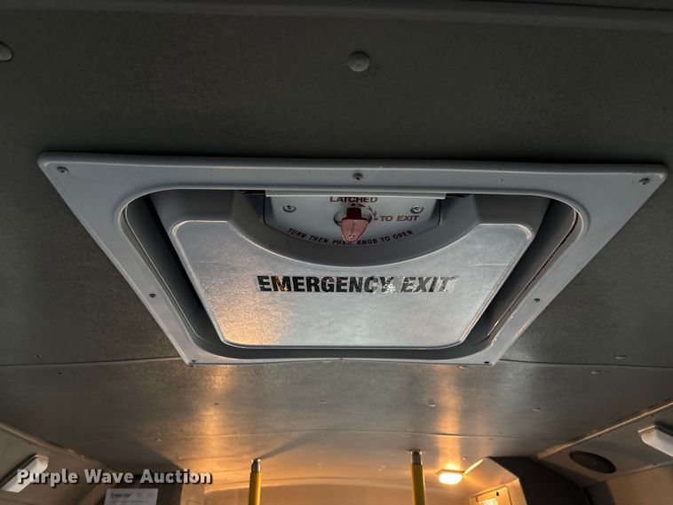 image for item FG0148 2009 Ford E350 Super Duty shuttle bus