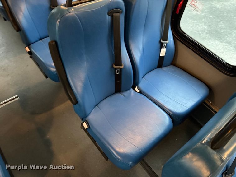 image for item FG0148 2009 Ford E350 Super Duty shuttle bus