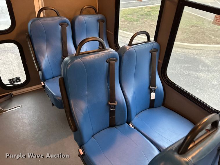 image for item FG0148 2009 Ford E350 Super Duty shuttle bus